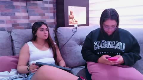 abella_as_ online show from July 29, 9:04 pm
