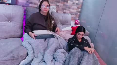 abella_as_ online show from July 14, 10:32 am