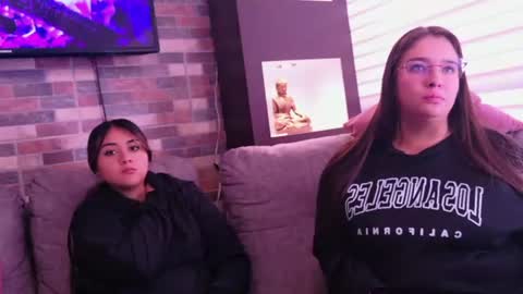abella_as_ online show from July 28, 8:52 pm