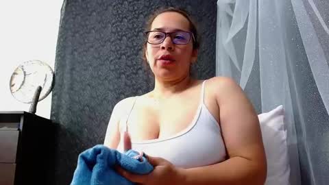 Snapshot of abril_bianchi chatting on September 20, 2:09 pm abril_bianchi online show from September 20, 2:09 pm