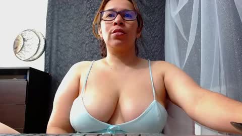 Snapshot of abril_bianchi chatting on September 14, 2:40 pm abril_bianchi online show from September 14, 2:40 pm