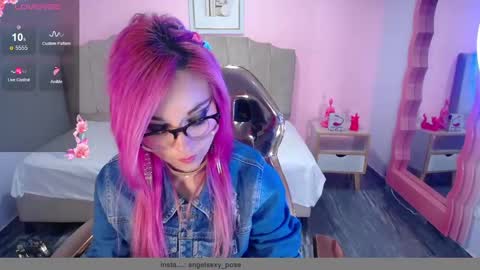 abril_ch_ online show from October 13, 10:50 am