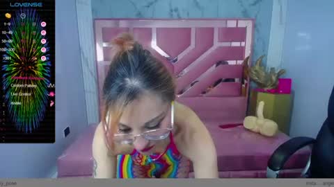 abril_ch_ online show from July 12, 12:30 pm