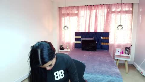 ABRIL MATTHEWS online show from February 11, 12:15 pm