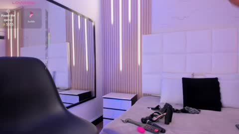 abril_snow online show from July 17, 8:11 pm