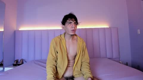 Abril and Julian online show from May 21, 12:11 pm