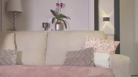Abril Colls online show from May 1, 10:37 pm