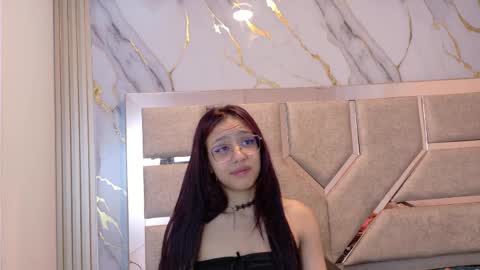 abrilmirren online show from May 1, 11:15 am