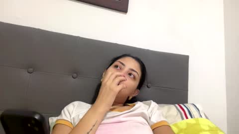 abrilsantosxo online show from June 17, 2:44 pm