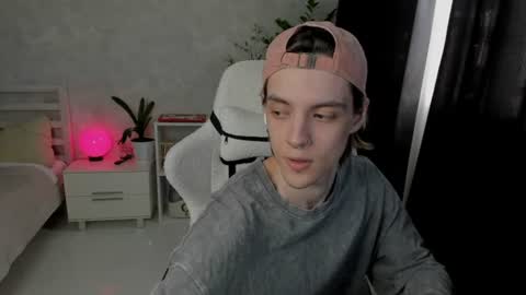 abslut online show from August 3, 1:39 pm