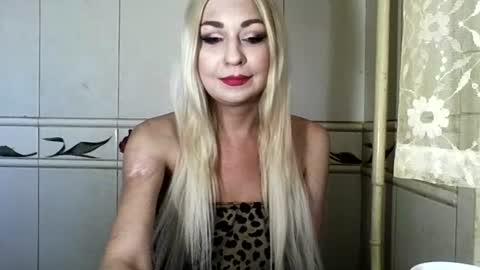 AdaJuliettesx online show from July 19, 1:46 pm