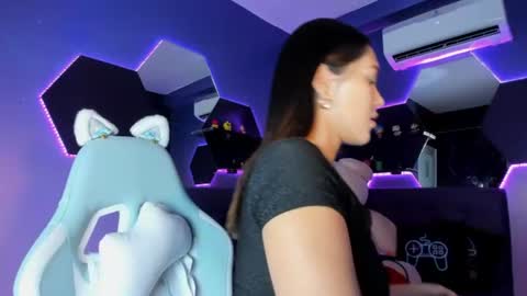 Adalyn Cute online show from July 28, 11:50 am