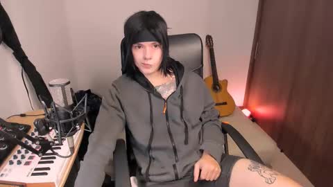 Snapshot of adam_rocket chatting on October 17, 1:31 am  Adam online show from October 17, 1:31 am