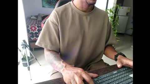 Adam Valencia online show from June 25, 3:50 pm