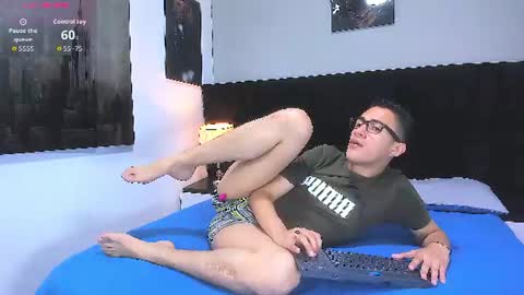 adam_walker_1 online show from July 15, 3:28 pm