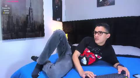 adam_walker_1 online show from July 3, 3:50 pm