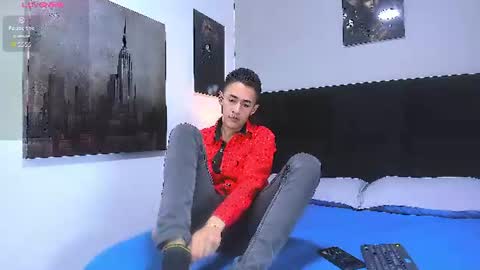 adam_walker_1 online show from July 23, 3:31 pm