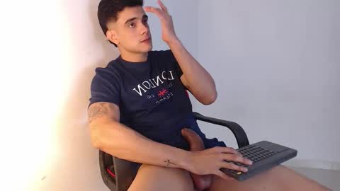 Snapshot of adama_soa chatting on October 18, 4:05 am Hello guys excuse my absence I will be absent for several days for health reasons I hope you understand thank you very much. online show from October 18, 4:05 am