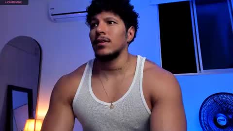 adambrocs1 online show from June 16, 3:43 am