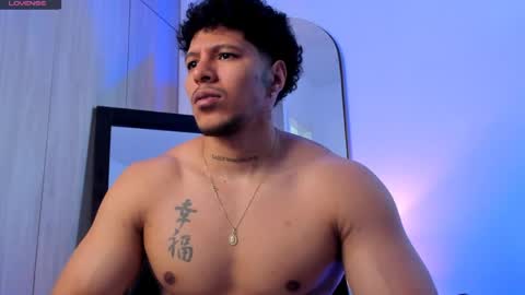 adambrocs1 online show from May 14, 2:37 pm