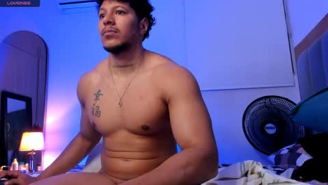 adambrocs1 online show from April 29, 9:03 am