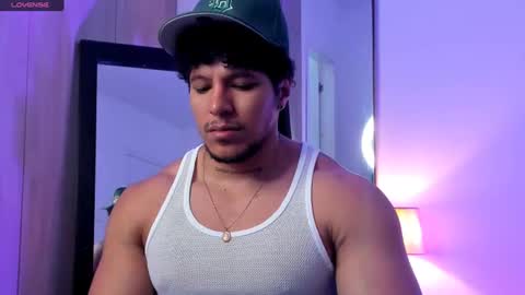 adambrocs1 online show from July 31, 1:56 pm