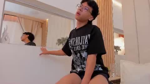 Adams Bobby online show from July 21, 11:34 am