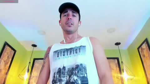 Im Adams Sanz online show from April 29, 7:29 pm