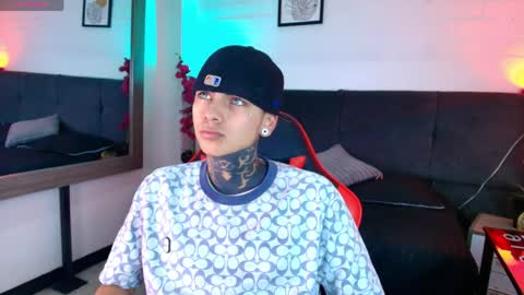 AdamsWalkerr  online show from April 28, 1:04 pm