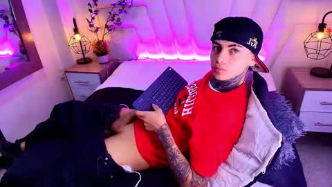 AdamsWalkerr  online show from February 11, 12:53 pm