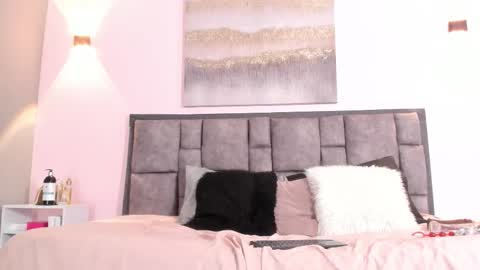 adela online show from November 22, 6:45 am