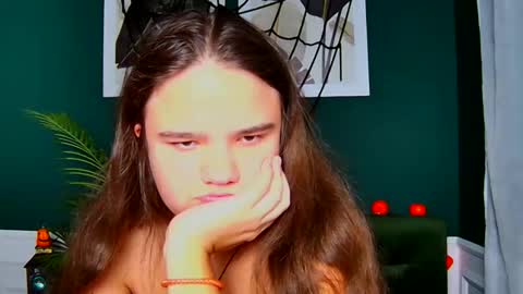 adelecruzz online show from October 31, 8:26 am