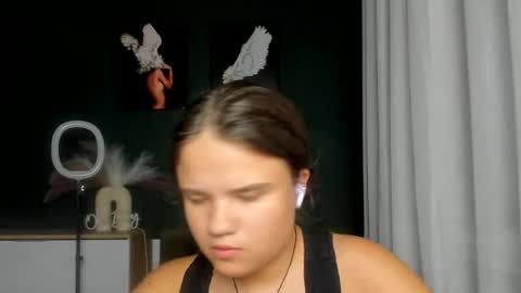 adelecruzz online show from July 6, 3:47 pm