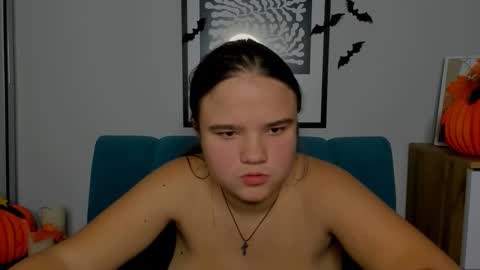 adelecruzz online show from November 1, 8:35 am