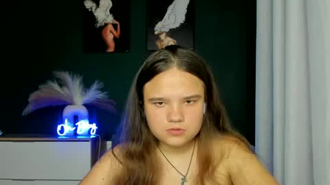 adelecruzz online show from June 13, 12:15 pm