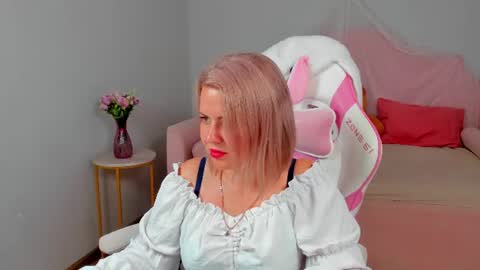 AdeleRavelle online show from July 25, 5:38 am