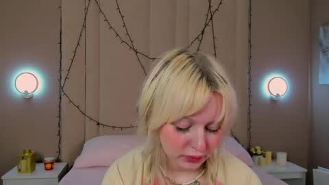 adelesilvy online show from June 8, 1:39 am