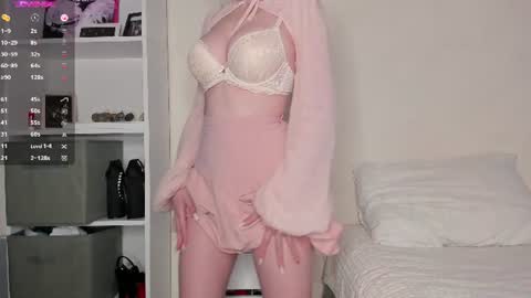 adelins_peach online show from July 25, 12:14 pm