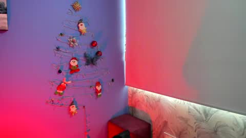 Snapshot of adellelennox_cg chatting on December 24, 2:33 pm Adelle online show from December 24, 2:33 pm