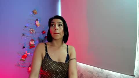 Snapshot of adellelennox_cg chatting on December 27, 2:33 pm Adelle online show from December 27, 2:33 pm