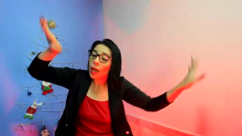 Snapshot of adellelennox_cg chatting on December 12, 11:17 am Adelle online show from December 12, 11:17 am