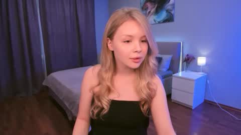 adelllovely online show from September 19, 11:58 am