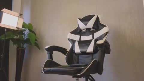 Ades online show from November 2, 3:45 pm