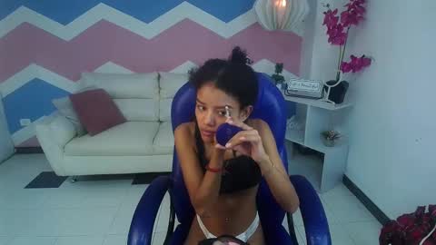 Snapshot of adisson_petite1 chatting on October 11, 12:10 pm adisson_petite1 online show from October 11, 12:10 pm