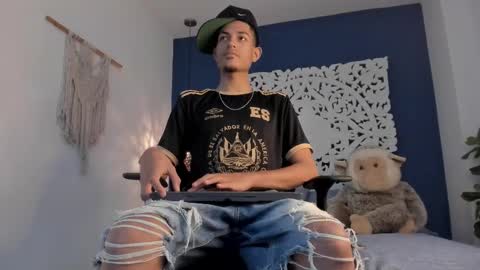Snapshot of adonis_wb chatting on September 18, 12:47 am adonis_wb online show from September 18, 12:47 am