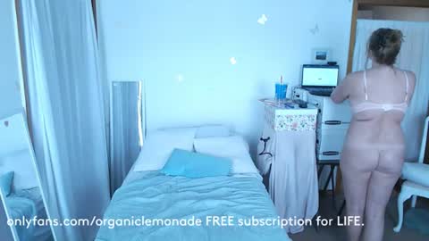 adorable22 online show from July 10, 5:39 pm