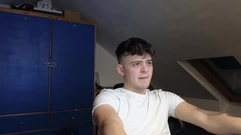 Snapshot of adr_twink chatting on December 3, 11:40 pm ADR Twink online show from December 3, 11:40 pm