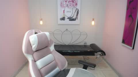 Adri  online show from May 2, 1:28 pm