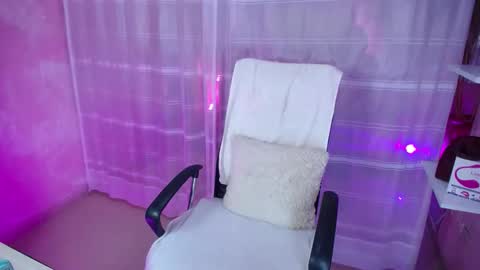 adri_tatto_ online show from January 17, 2:10 am