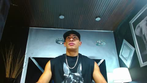   online show from December 14, 11:50 am